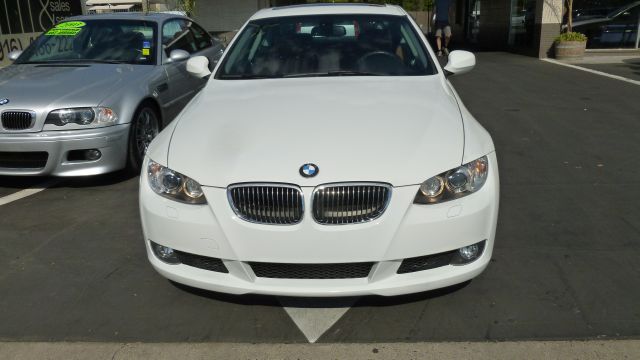 BMW 3 series 2010 photo 2