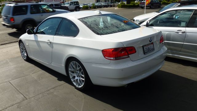 BMW 3 series 2010 photo 4