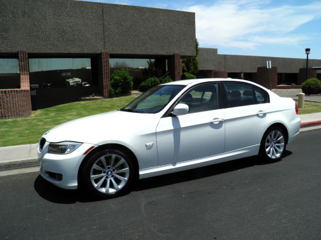 BMW 3 series 2011 photo 2