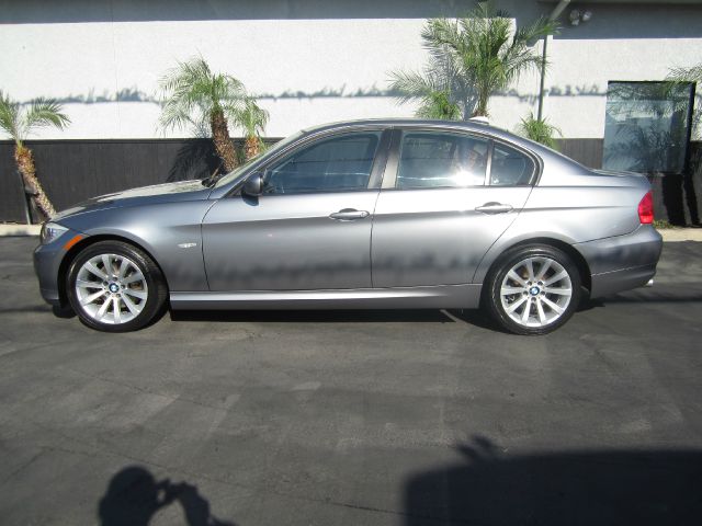 BMW 3 series 2011 photo 1