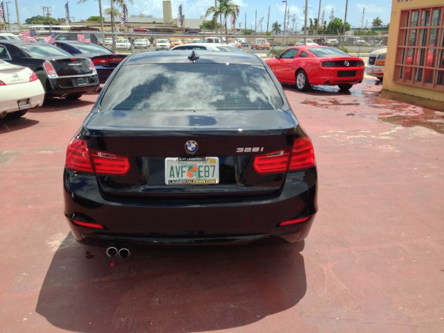 BMW 3 series Base Sport + Sedan