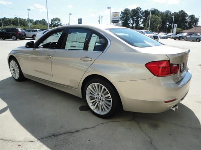 BMW 3 series SE Automatic 4X4 Beutiful Sedan