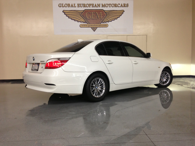 BMW 5-Series 2004 photo 2