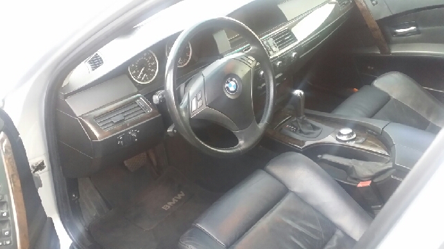 BMW 5-Series 2005 photo 1