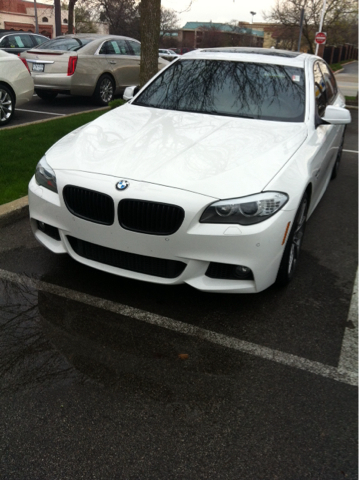 BMW 5-Series 2012 photo 1