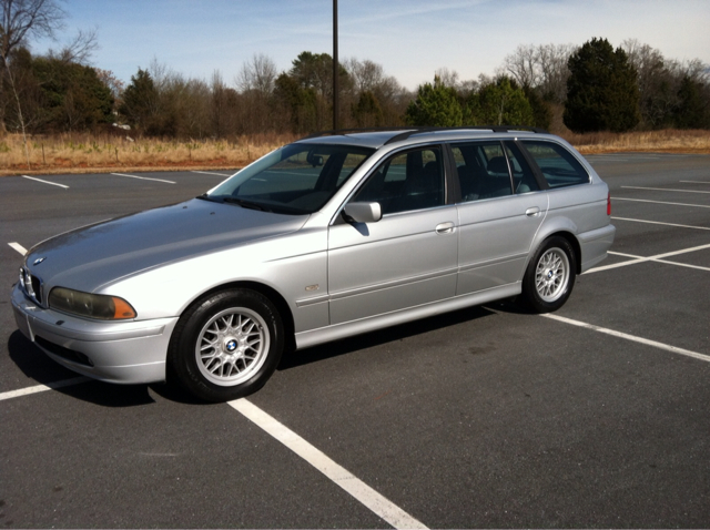 BMW 5-Series Sport Wagon 2001 photo 1