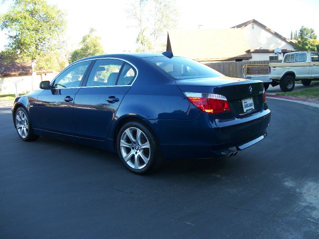BMW 5 series 2004 photo 2