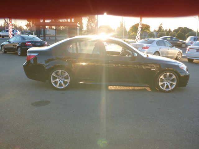 BMW 5 series 2004 photo 2