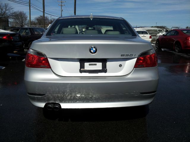 BMW 5 series 2004 photo 2