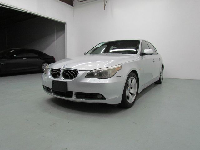 BMW 5 series 2004 photo 2