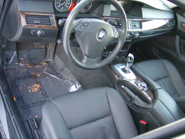 BMW 5 series 2010 photo 3