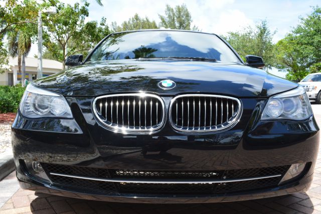 BMW 5 series 2010 photo 2