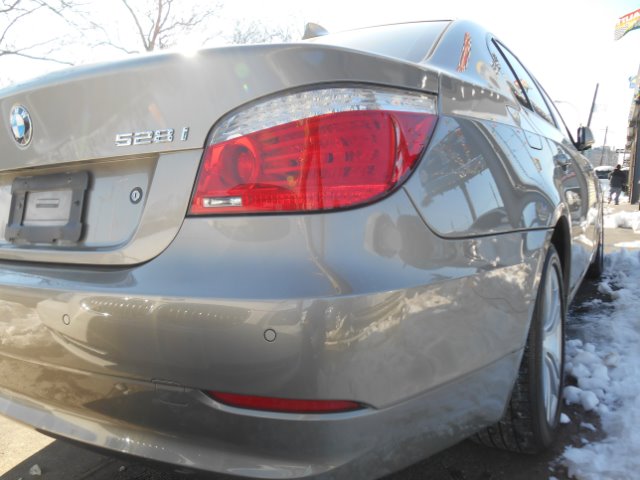 BMW 5 series 2010 photo 0