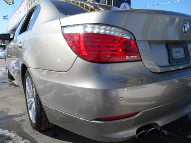 BMW 5 series 2010 photo 1