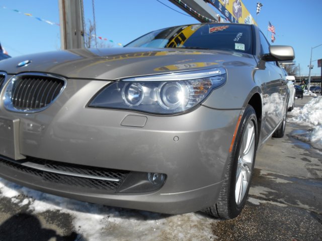 BMW 5 series 2010 photo 2