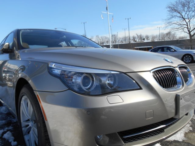 BMW 5 series 2010 photo 4