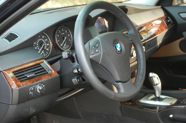 BMW 5 series 2010 photo 0
