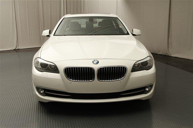 BMW 5 series 2012 photo 3