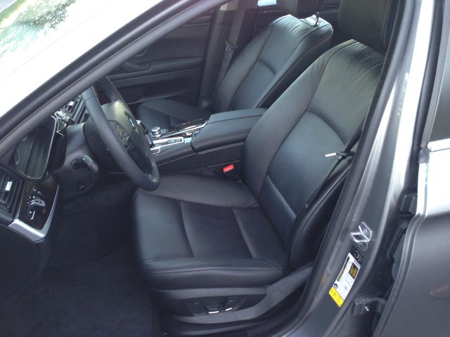 BMW 5 series 2013 photo 2