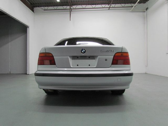 BMW 5 series Supercab 145 XLT 4WD Sedan