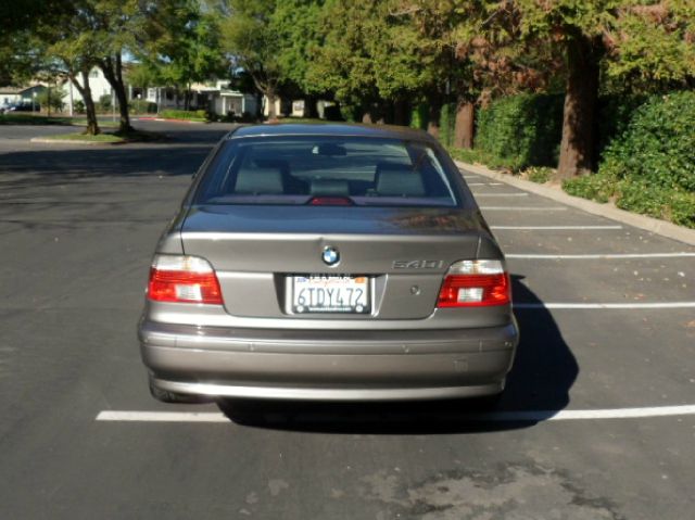 BMW 5 series Supercab 145 XLT 4WD Sedan