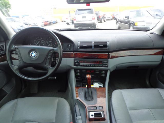 BMW 5 series 2003 photo 2
