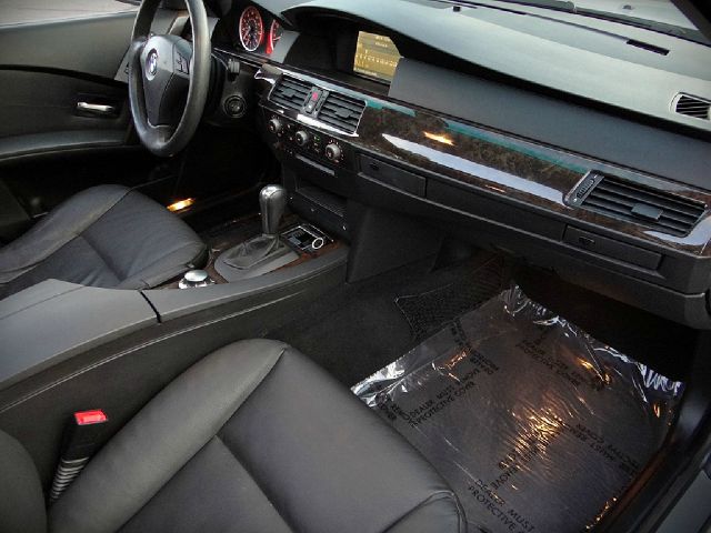 BMW 5 series 2004 photo 15