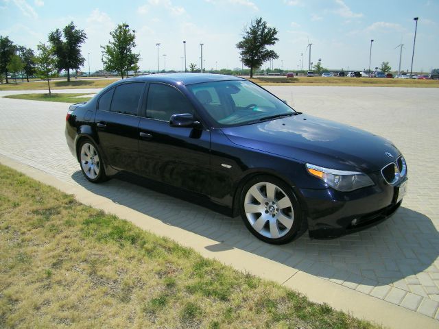 BMW 5 series 2004 photo 2