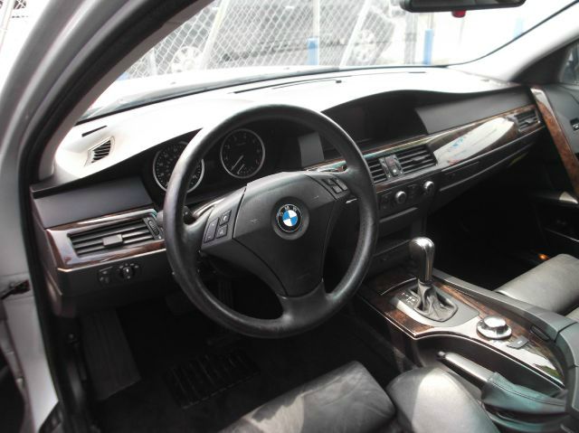 BMW 5 series 2004 photo 4