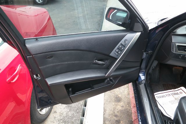 BMW 5 series 2004 photo 2