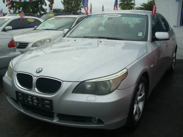 BMW 5 series 2005 photo 1