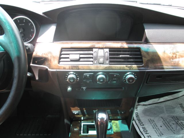 BMW 5 series 2005 photo 21