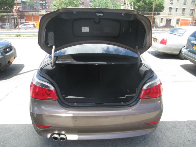 BMW 5 series 2005 photo 29
