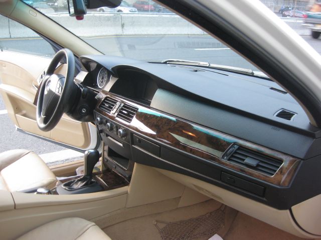 BMW 5 series 2006 photo 2