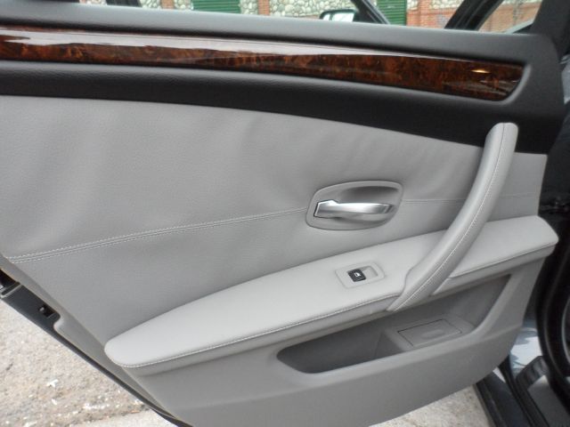 BMW 5 series 2008 photo 17