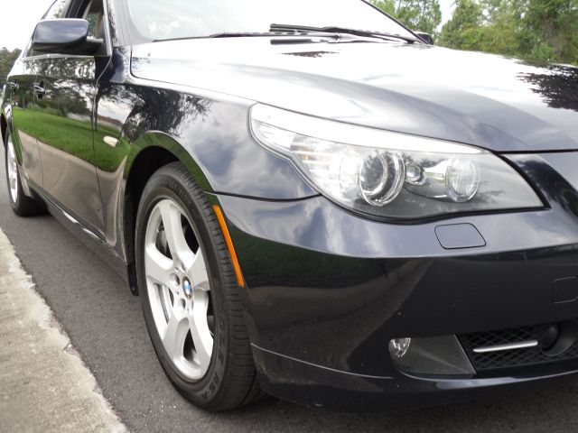 BMW 5 series 146 Cutaway Sedan