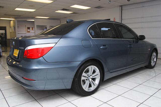 BMW 5 series 2010 photo 2