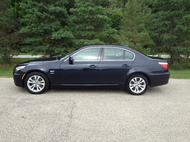 BMW 5 series 2010 photo 3