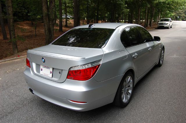 BMW 5 series 2010 photo 2