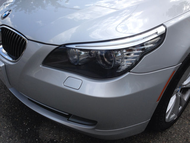 BMW 5 series 2010 photo 1