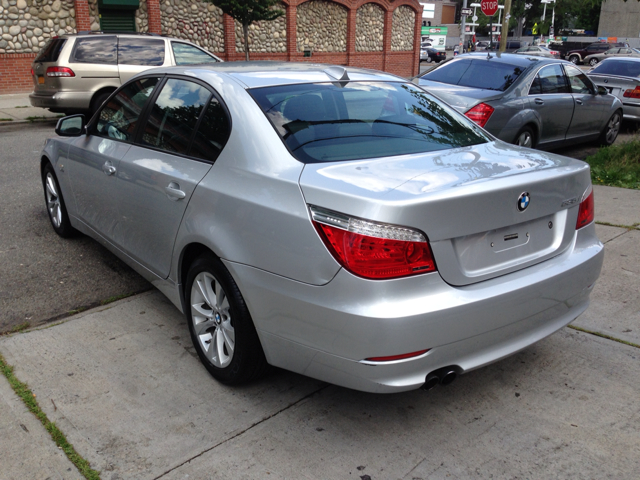 BMW 5 series 2010 photo 2