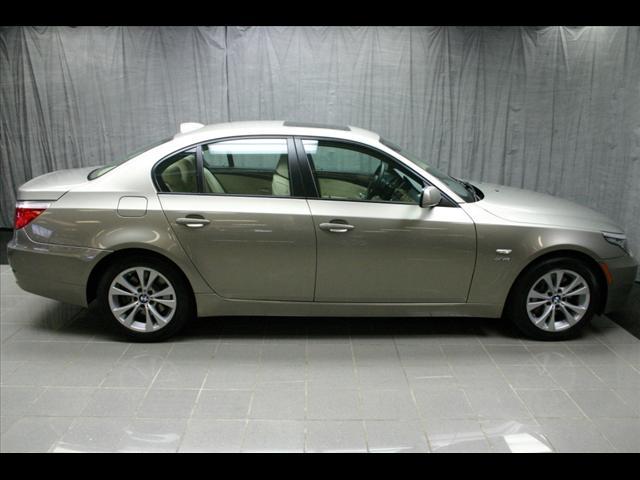 BMW 5 series 2010 photo 1