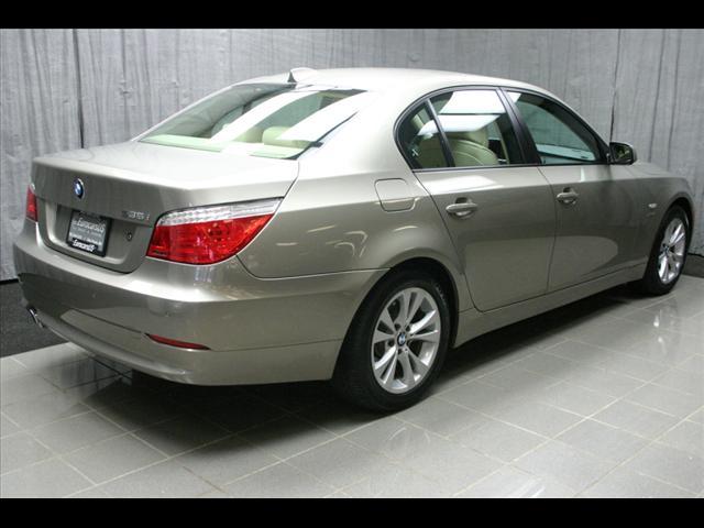 BMW 5 series 2010 photo 2