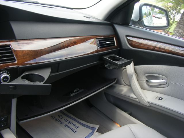 BMW 5 series 2010 photo 15