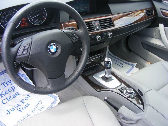 BMW 5 series 2010 photo 21