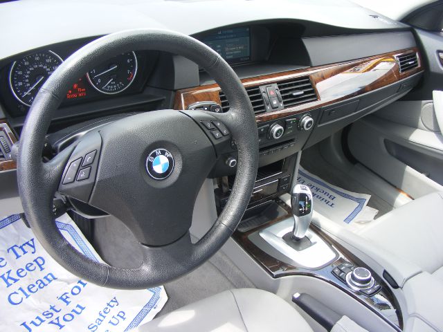 BMW 5 series 2010 photo 22