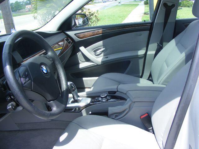 BMW 5 series 2010 photo 5
