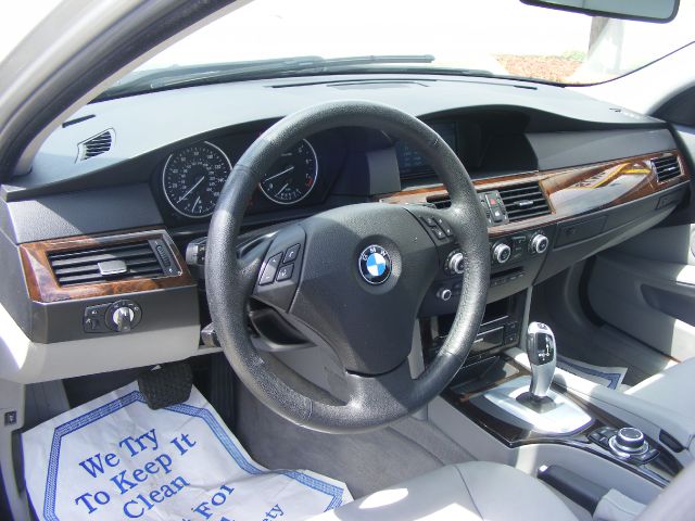 BMW 5 series 2010 photo 6