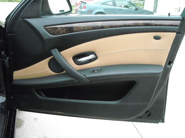 BMW 5 series 2010 photo 32