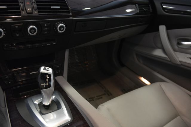 BMW 5 series 2010 photo 1